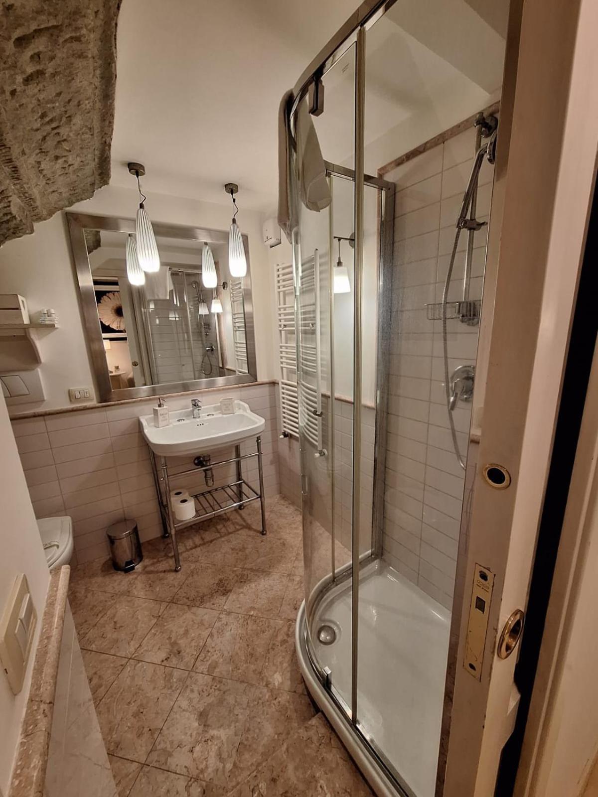 Cozy & Charming Florentine Hideaway Apartment