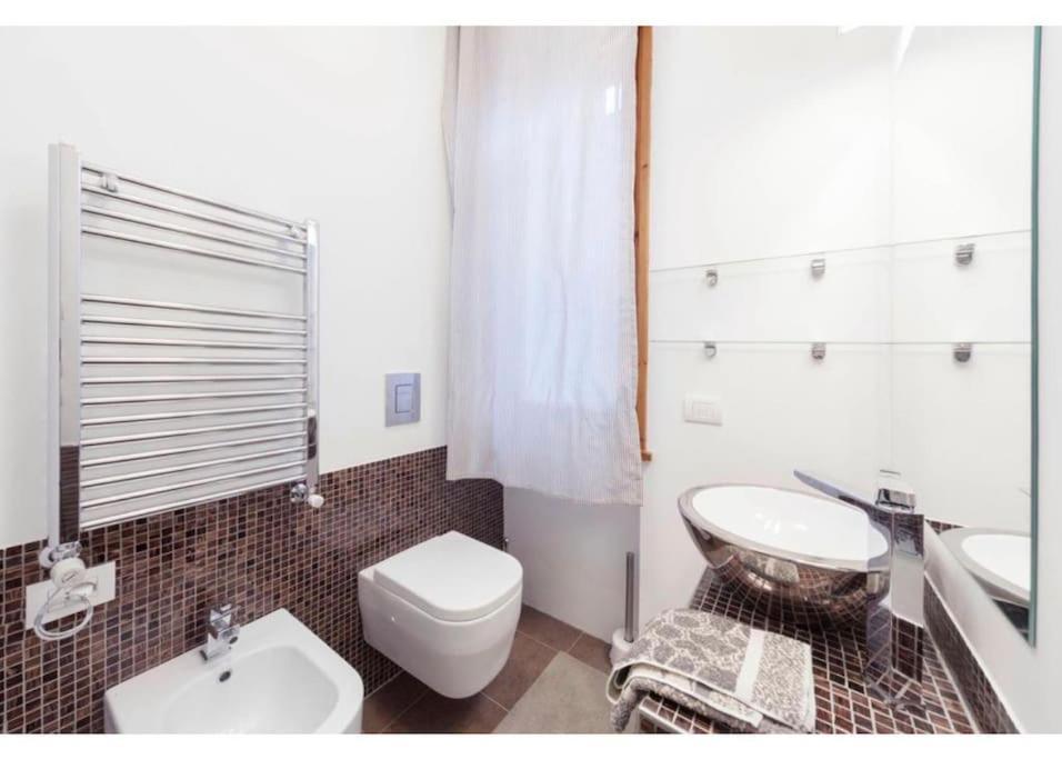 Sud Con Giardino Apartment *