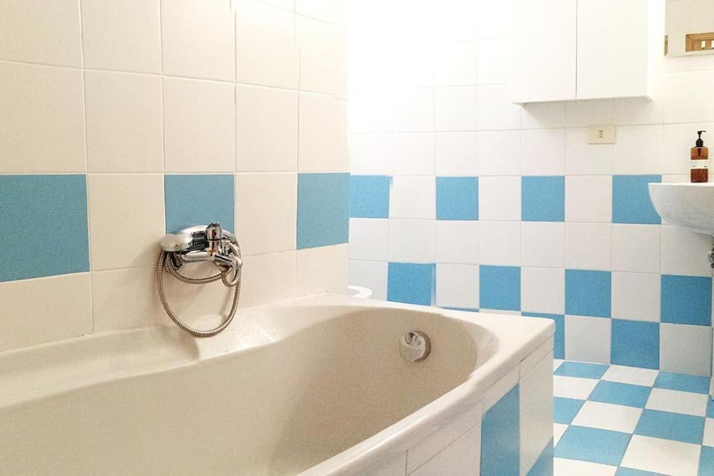 Cozy Near Train Station Apartment *