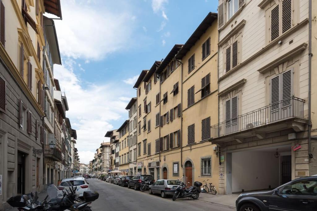 Appartamento Borgognissanti 6 *