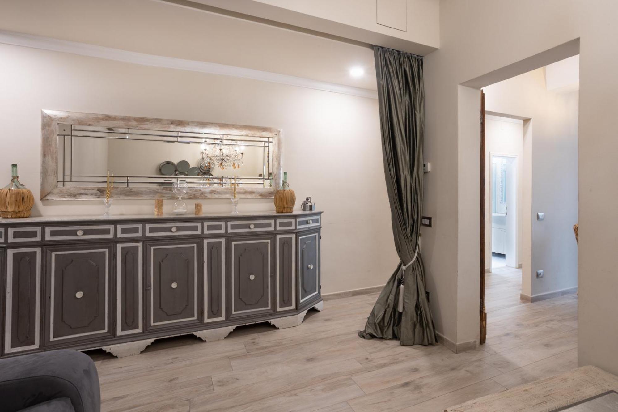 Luxury Apartment *