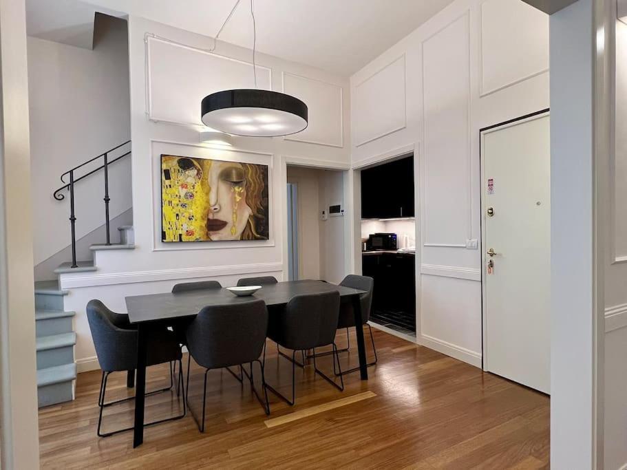 Charming Penthouse Near Duomo Apartamento Florença