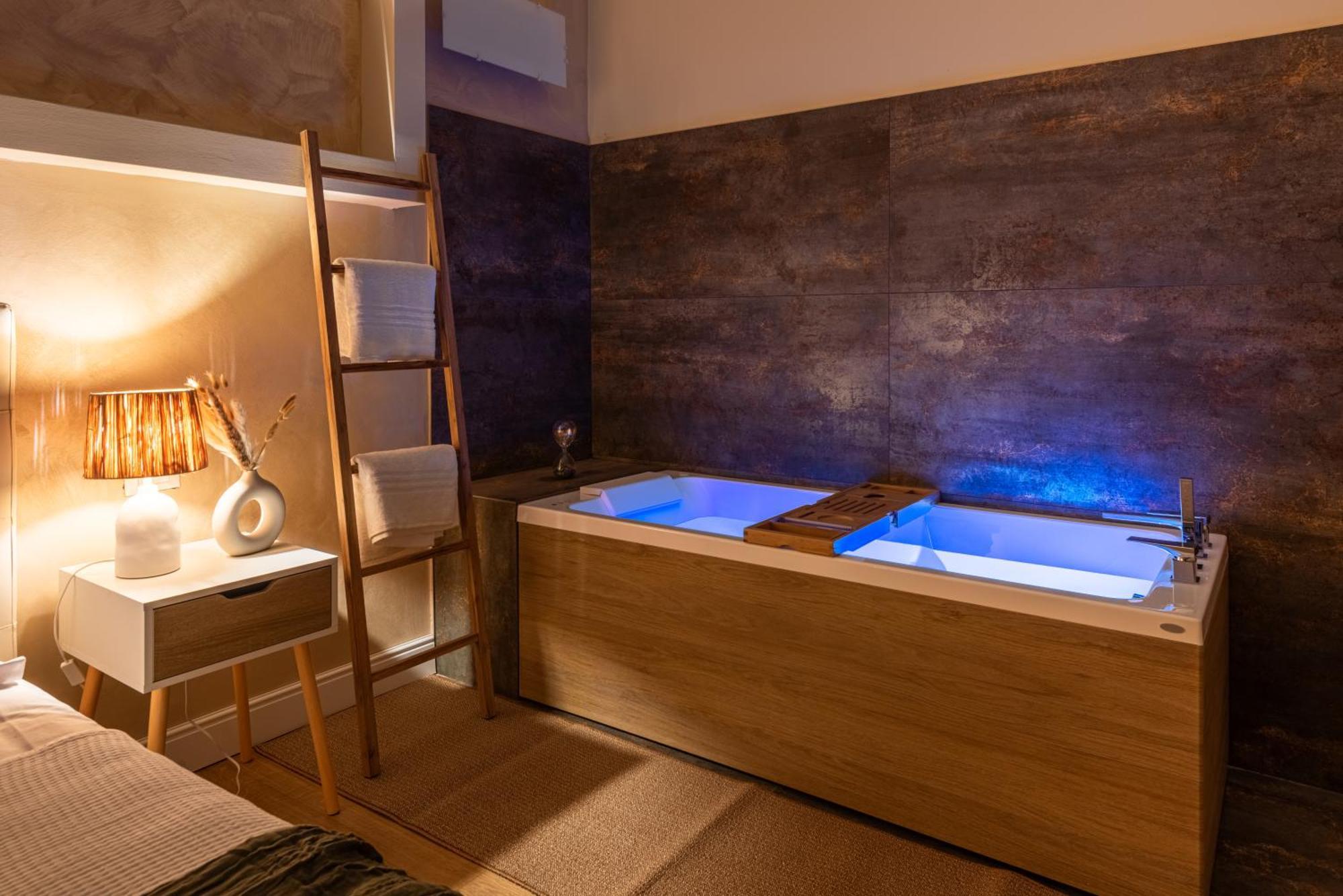 Appartement Elegante Con Giardino Privato, Jacuzzi Nel Cuore Di