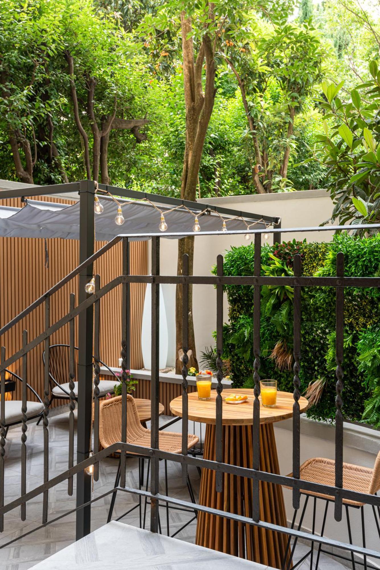 Elegante Con Giardino Privato, Jacuzzi Nel Cuore Di Appartement