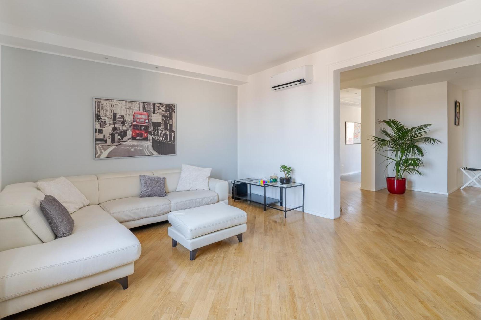 Apartment Moderno Quadrilocale, Ultimo Piano