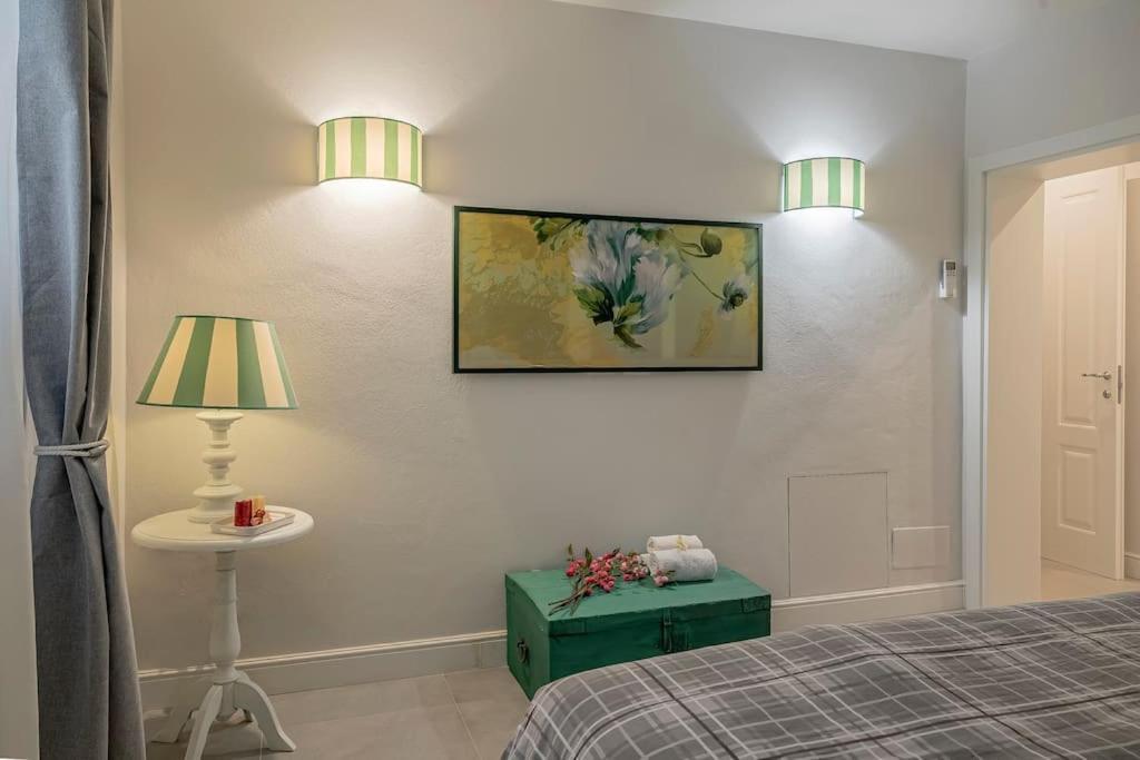 Apartment Silk Art *