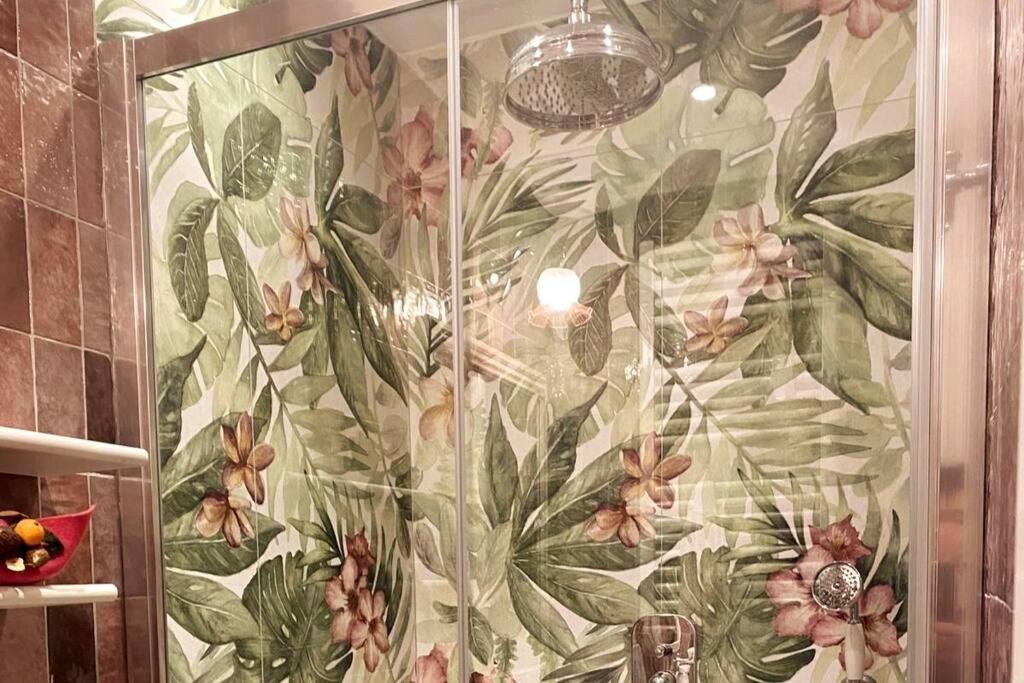 Apartment Silk Art
