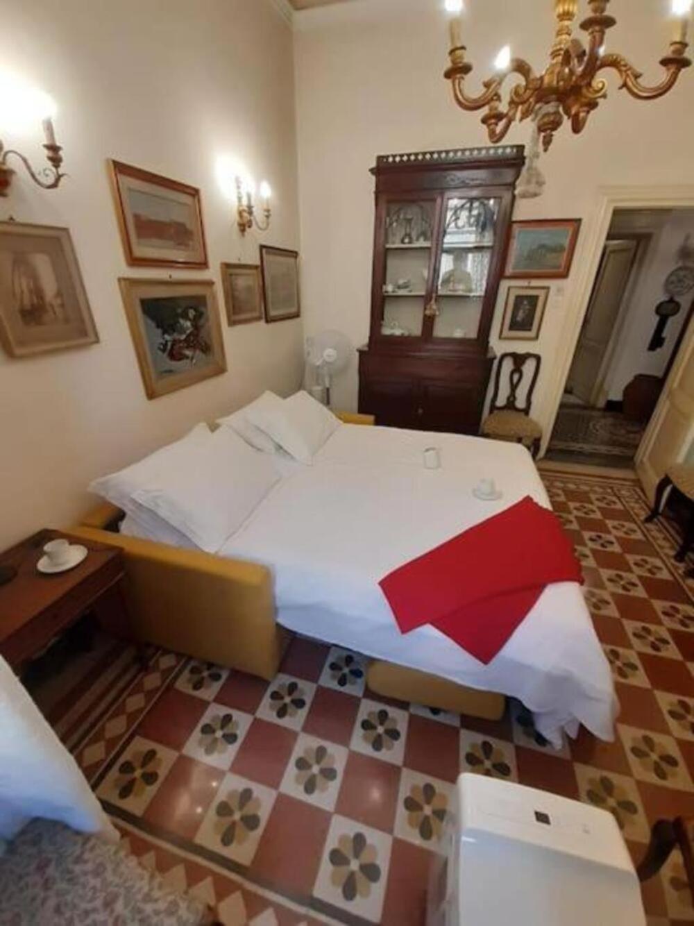 Antiques Lover's Flat, * Florence