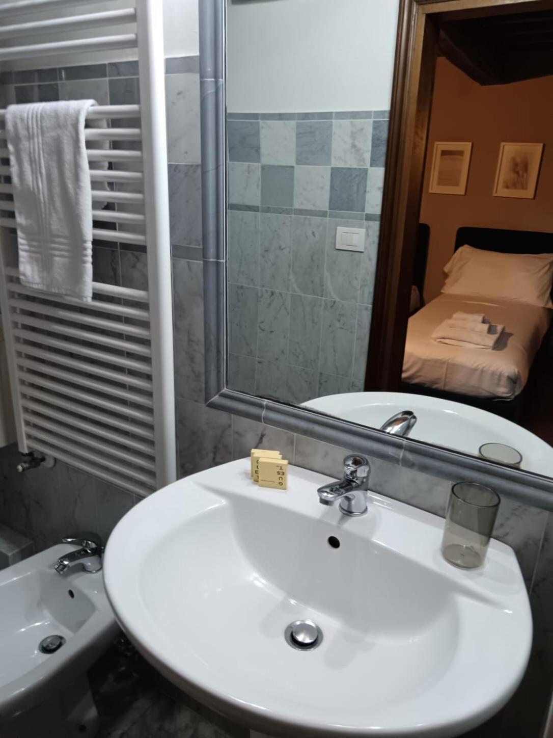 Chiesa - Dolcevita Apartment Florence