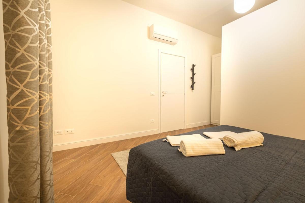 Apartment Modern Two-room Near Station And Airport *