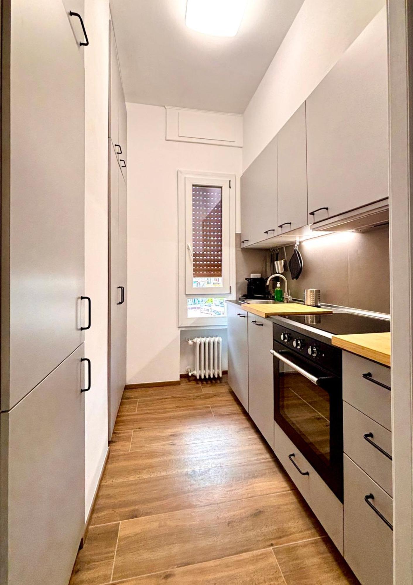 Modern Renovated Near Center & Transit *