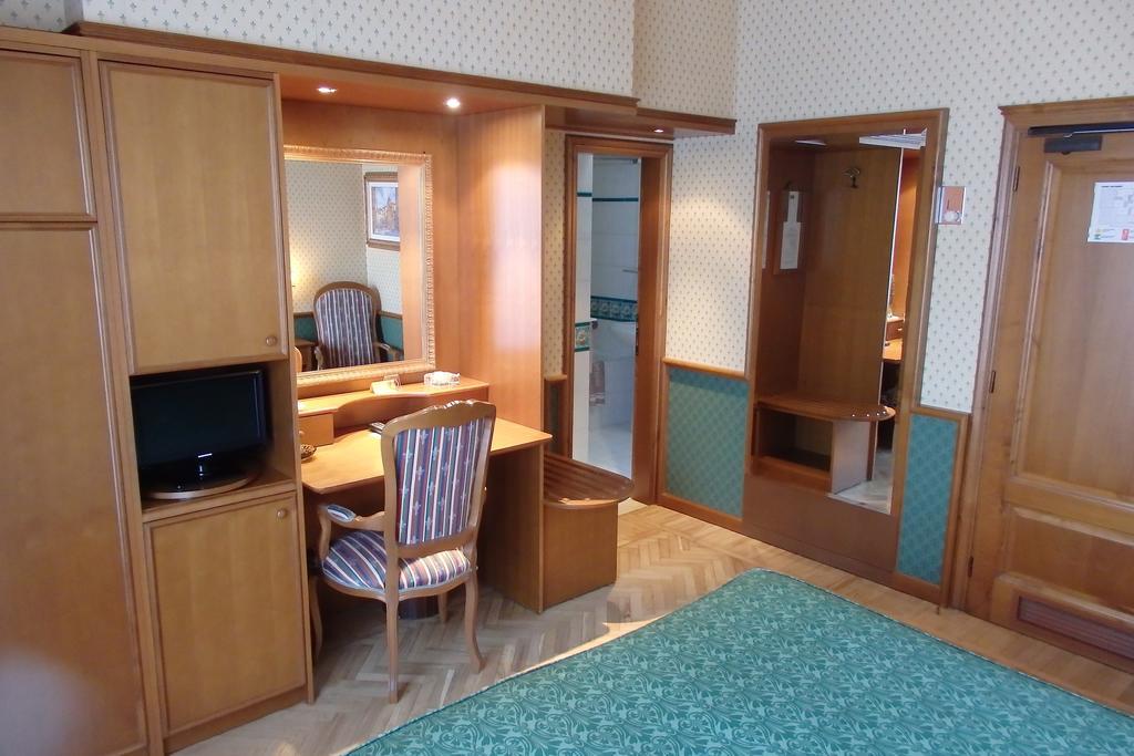 Belvedere Hotel 4*