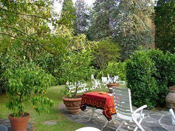 La Sosta Bed & Breakfast 2*