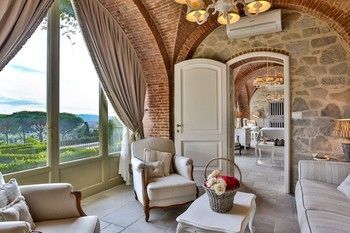 Le Fontanelle 4*