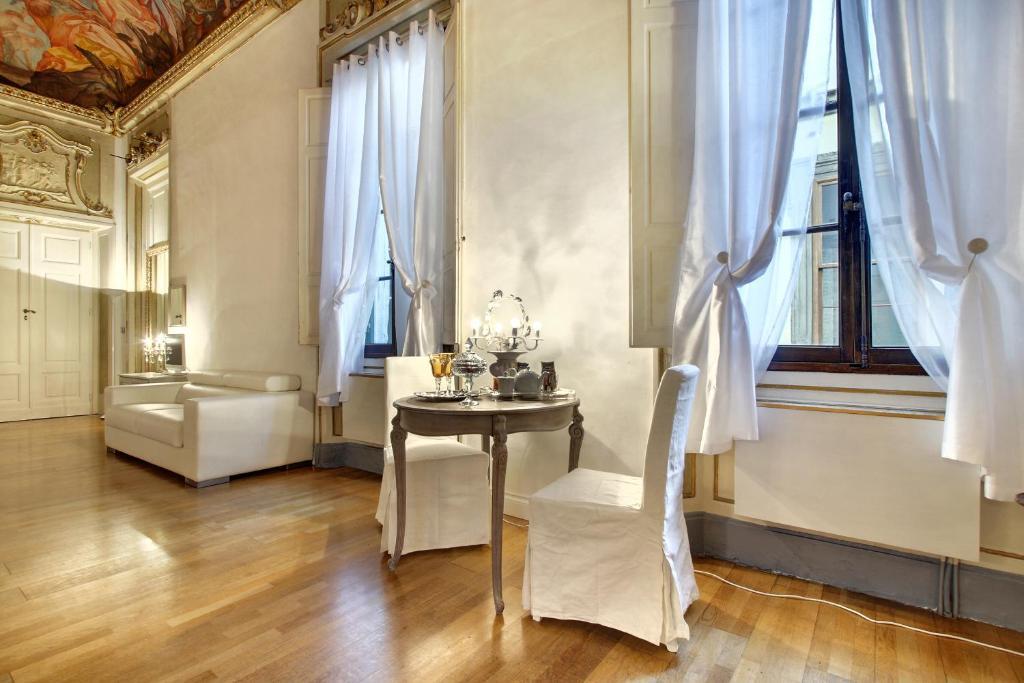 Bed & Breakfast Palazzo Tolomei - Residenza D'epoca 3*