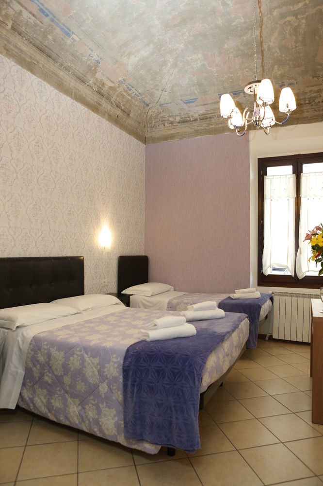 Adelaide House Gasthuis 2*