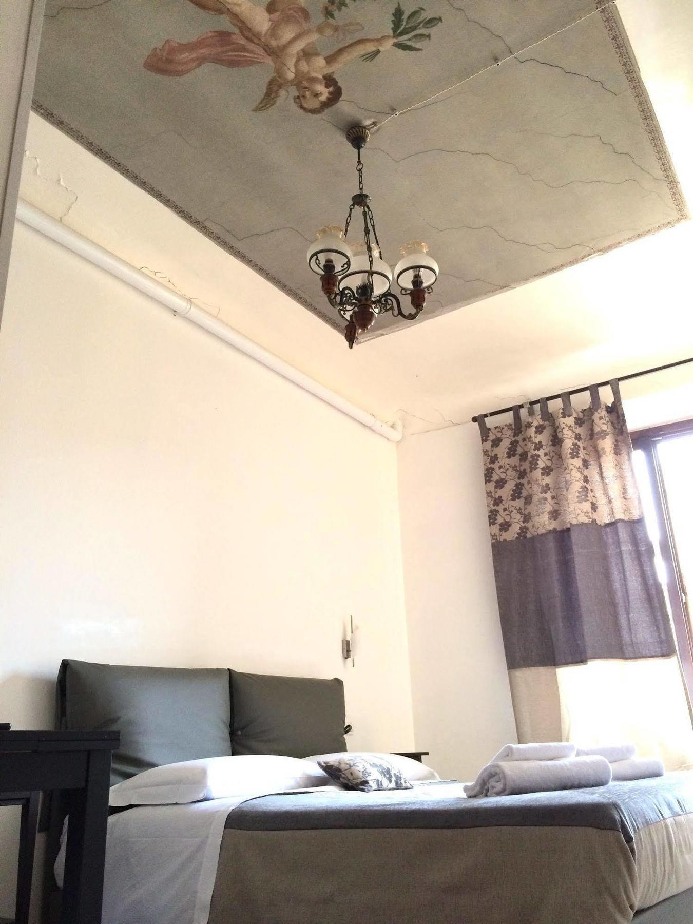 Adelaide House 2*