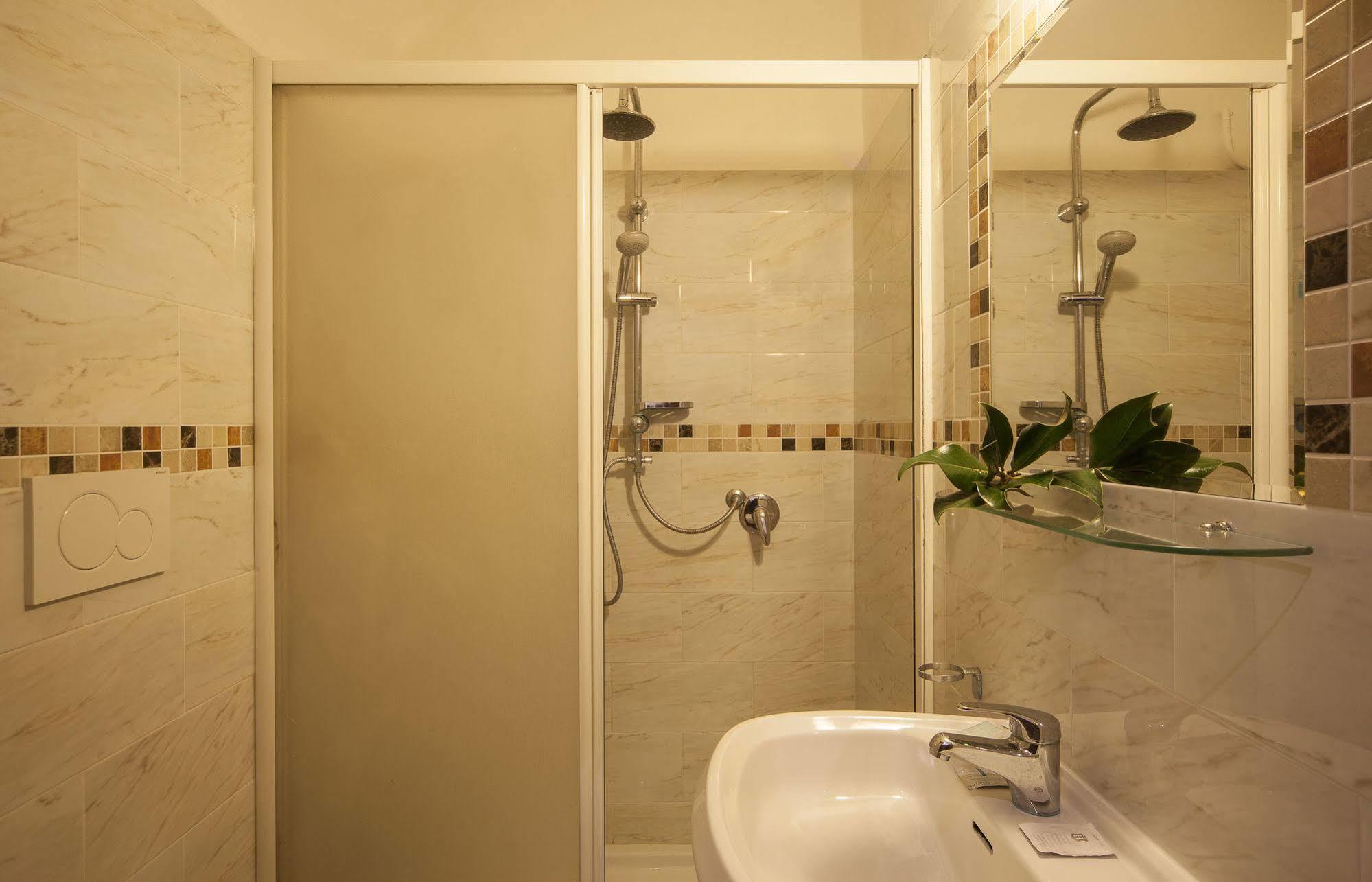 Fani Hotel 2*