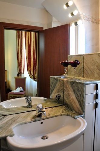 Aramis Deluxe Guest house 2*