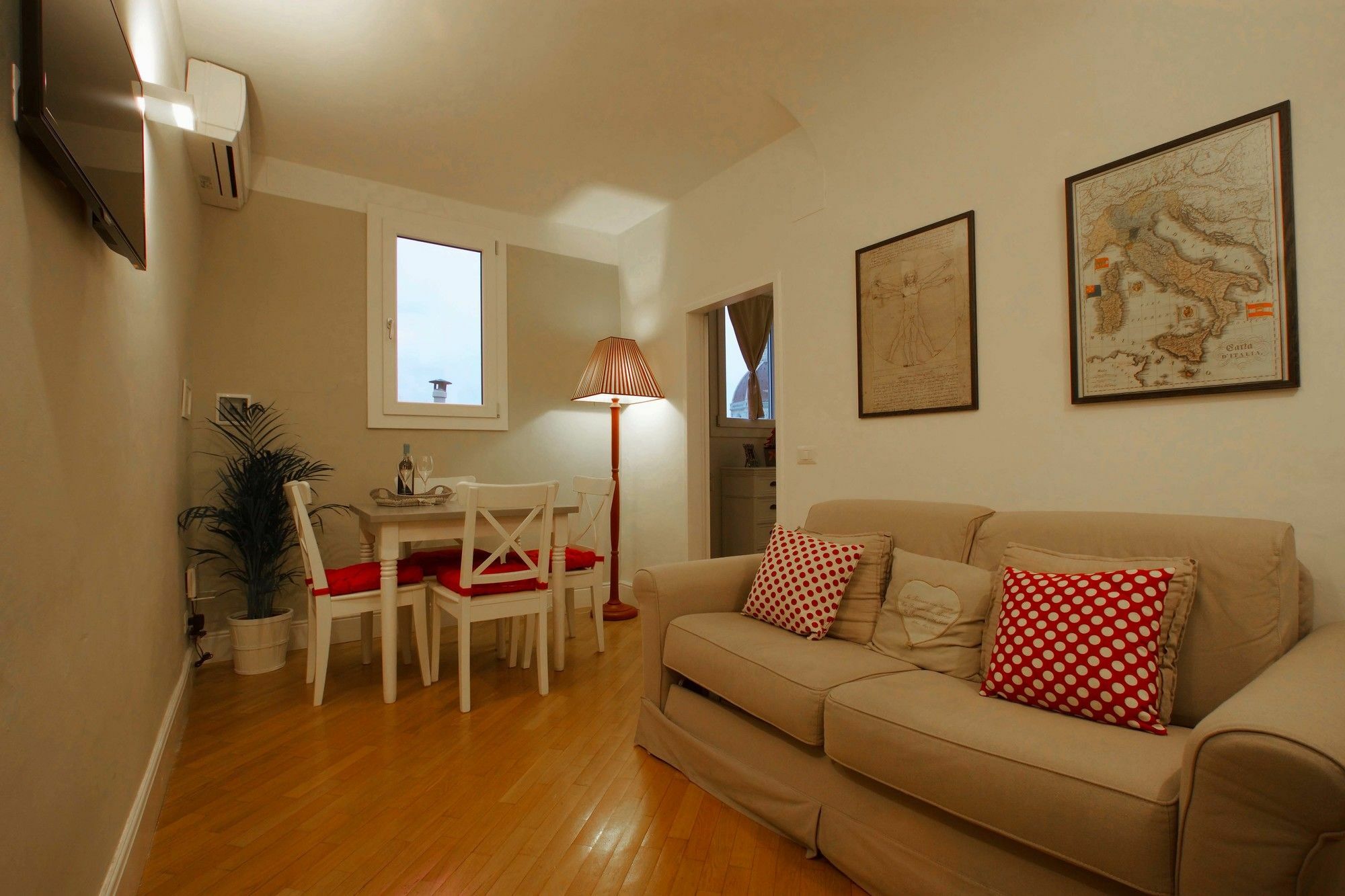 Claudia With View In Appartement Florence