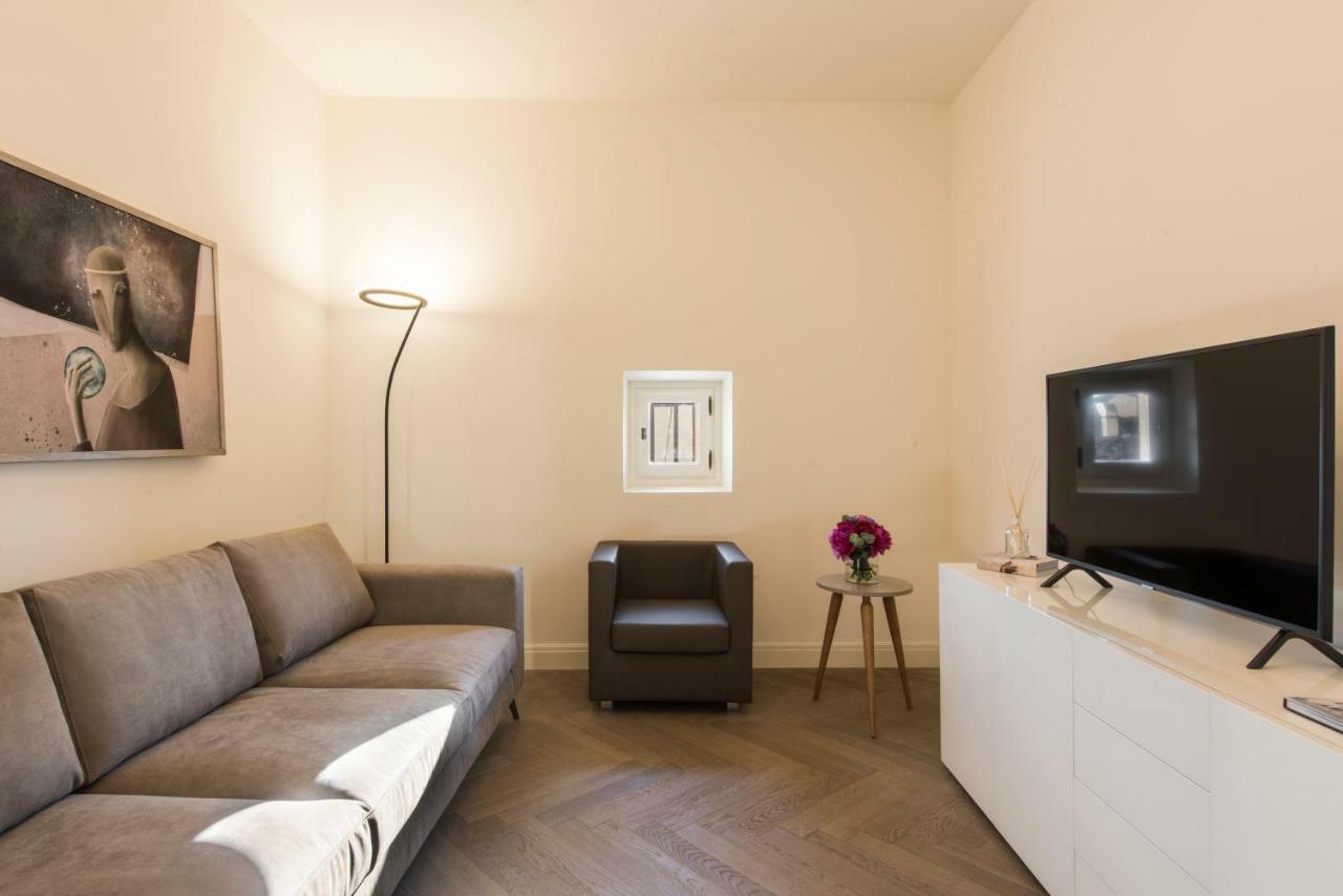- Duomo Contemporary Apartment *