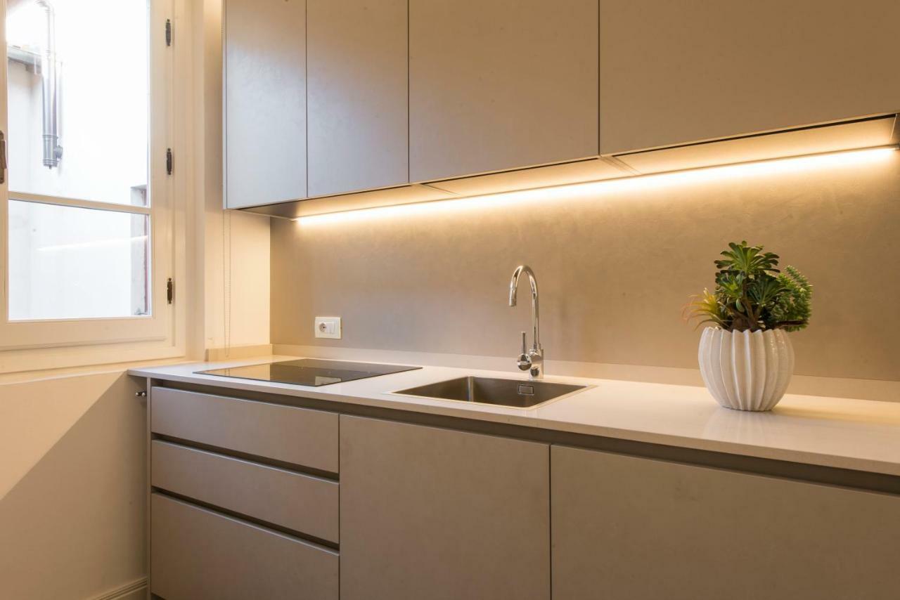 - Duomo Contemporary Apartment