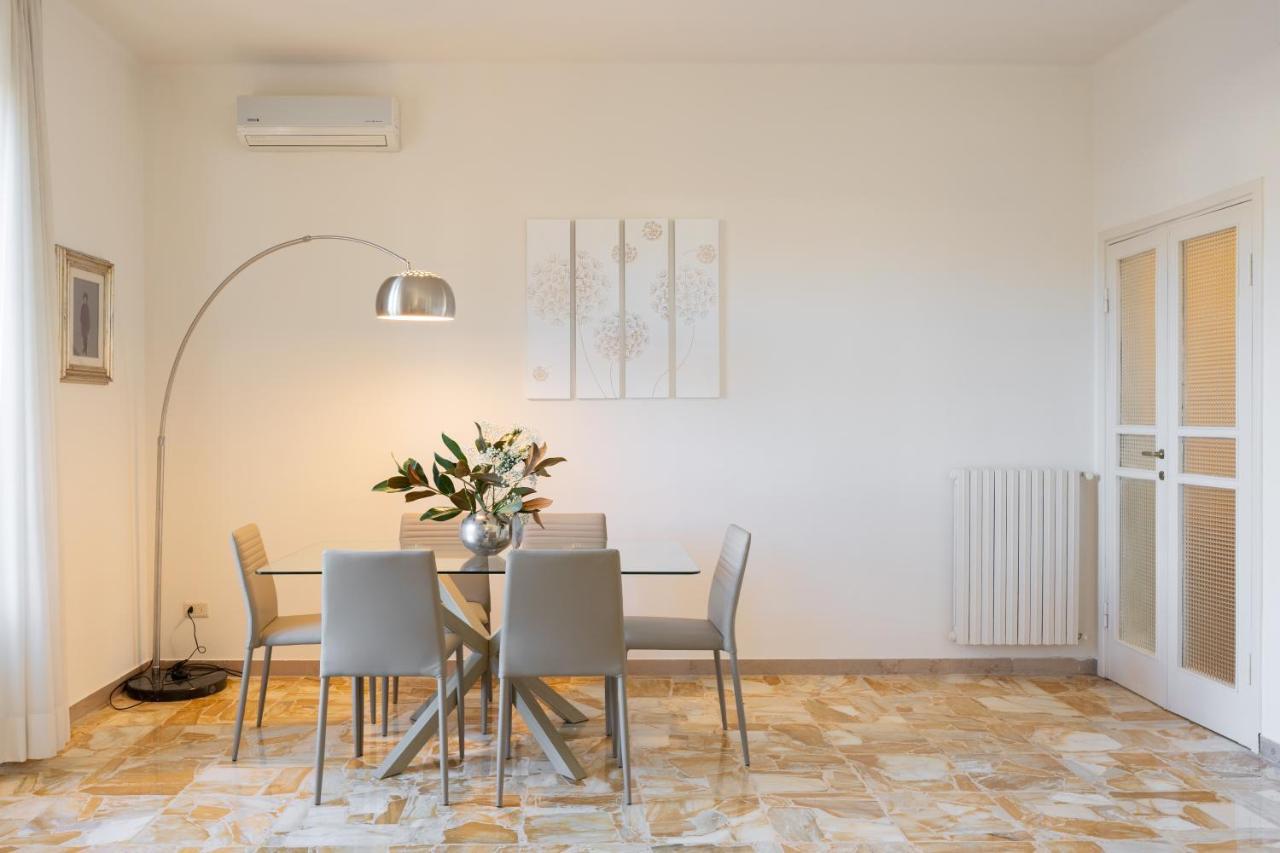 Roommo Artisti * Florenz