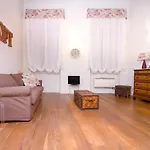 Charming Santa Croce Loft