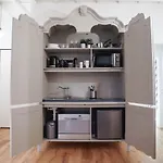 Art Apartment Black & White Suite