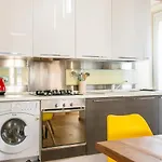 Modern, Bright Near Boboli Gardens & Santo Spirito - Homeunity