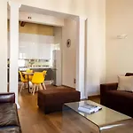 Modern, Bright Near Boboli Gardens & Santo Spirito - Homeunity