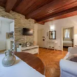 Signoria Florentine Apartment
