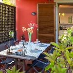 Cosy Terrace Apartment