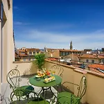 Donna Lipsi - La Dimora Degli Affreschi Florence