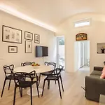 La Piccola Corte - Sweet Dreams In Florence