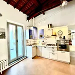 Bright House With Terrace In Santa Croce