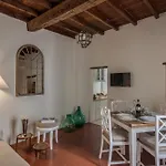 Apartments Florence- Gemma 2Bd Tornabuoni Area