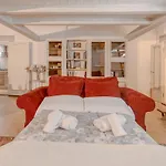 Elegant Loft Serragli