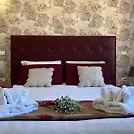Porta Alla Croce Guest House