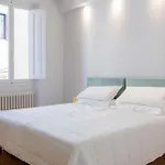 Contemporary Apartment Near Lungarno Cellini