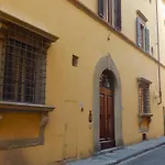 Bright 3-Bedroom Apartment With Patio In Florence Historic Center Near Duomo