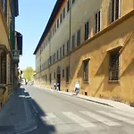 Bright 3-Bedroom Apartment With Patio In Florence Historic Center Near Duomo