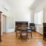 Pitti Cozy Apartment With Terrace