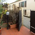 Green Corner Apartment In Florence City