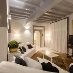 Elegant & Stylish Apartment City Center