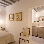 Elegant & Stylish Apartment City Center