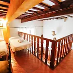 Traditional Apt Close To The Duomo - Private Yard!