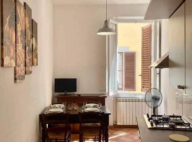 Nice & Roomy Apartment Behind The Uffizi Museum