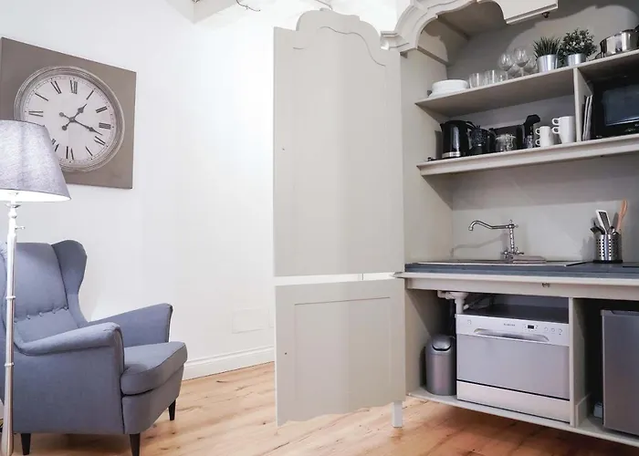Art Apartment Black & White Suite
