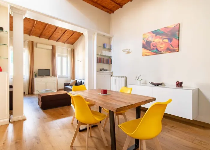Modern, Bright Near Boboli Gardens & Santo Spirito - Homeunity